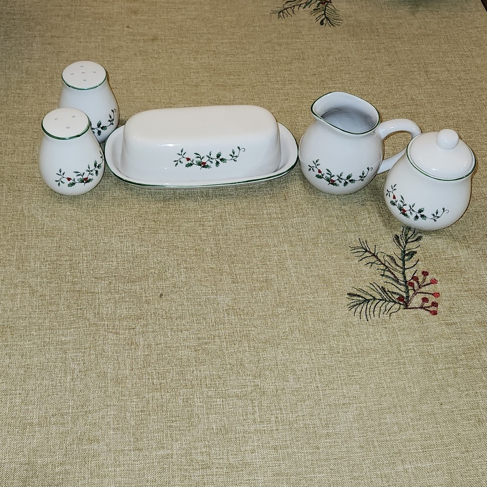 Holiday Royal Seasons Kitchen Ceramic Table Top Accessories